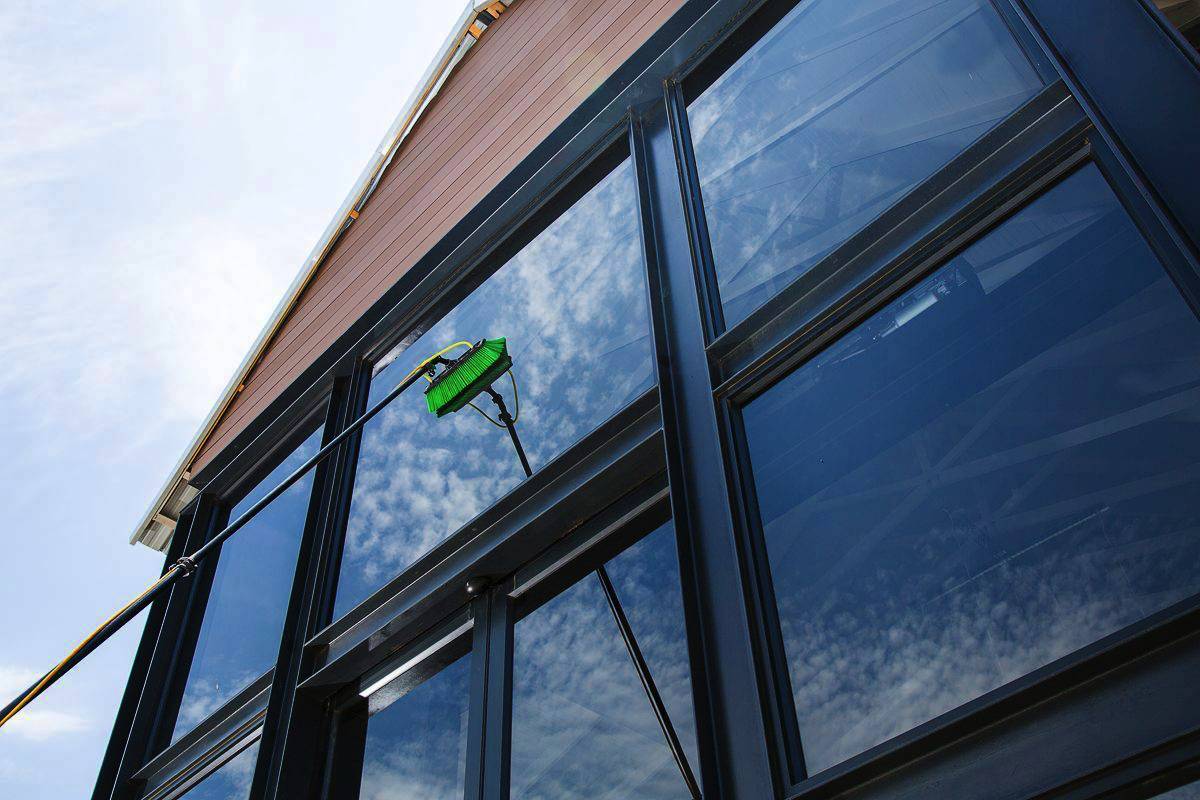 Collingwood window cleaning for residential and commercial buildings